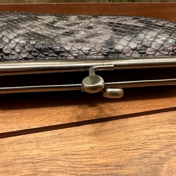 Patricia Nash black/grey snake-like leather wallet. New without tags. - Picture 11 of 16